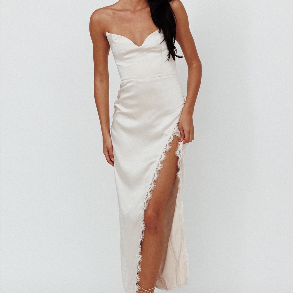 Selfie Leslie Winter Moon Strapless Lace Trim Midi Dress Champagne